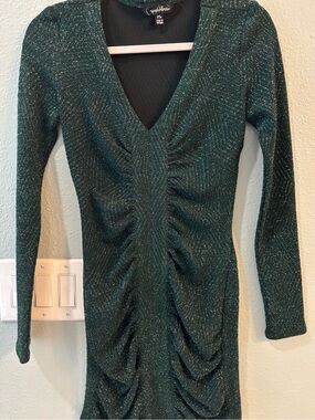 Speechless Emerald Green Metallic Ruched V‑Neck Long Sleeve Dress